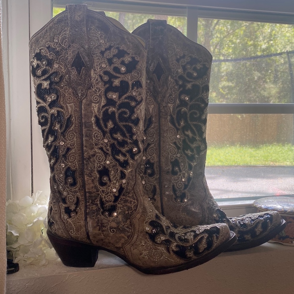 Beautiful Corral Cowboy boots